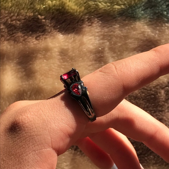 Ruby heart ring. - Picture 2 of 3
